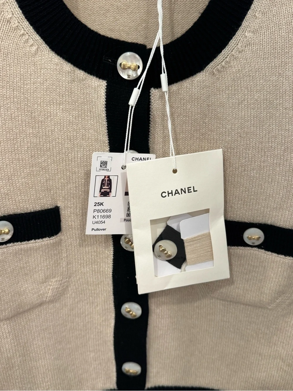 CHANEL Fall Winter 2025 25K Runway Beige and Black Cashmere Cardigan NWT size 38